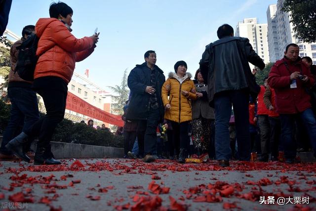 感恩事例素材100字左右（感恩事例素材感动中国十大人物）