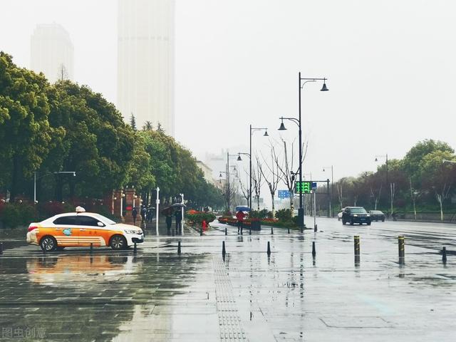 下雨天说说唯美句子（下雨天说说文案）