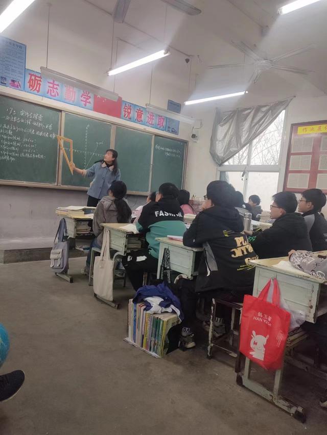 评课表格模板图片（评课表格模板下载）