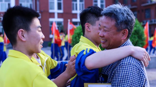 感恩教育教案中班（感恩教育教案幼儿园大班）
