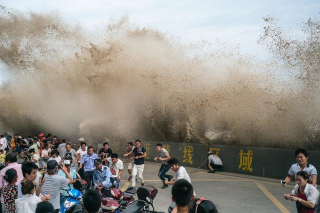 漫天卷地什么意思，漫天卷地什么意思解释一下
