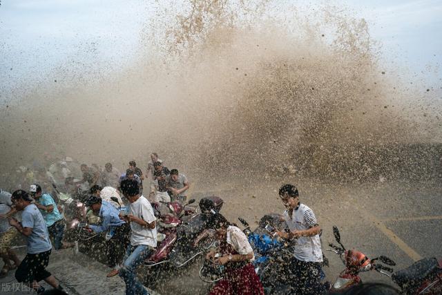 漫天卷地什么意思，漫天卷地什么意思解释一下