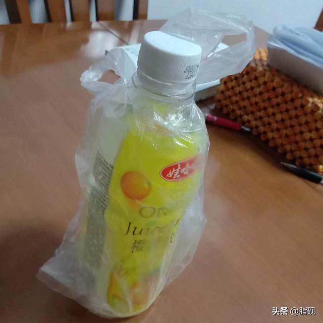 水瓶图片卡通，矿泉水瓶图片卡通！