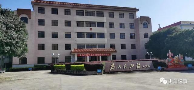 高中自评学生100字左右，高中学生自评评语200字